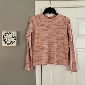 Athleta Girl Power Up Seamless Long Sleeve Top Pink Camo Size Large 12 Girls